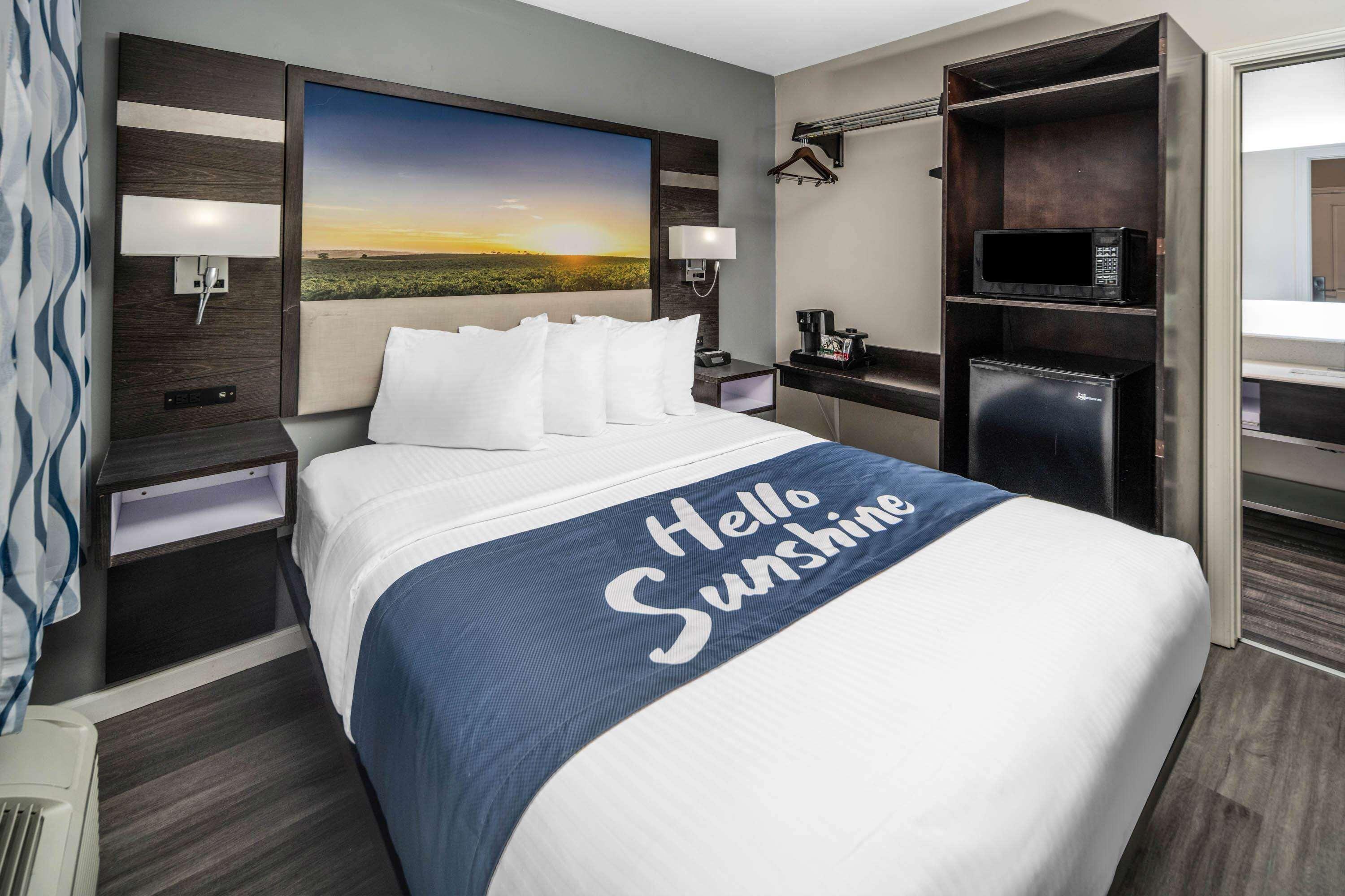 Days Inn By Wyndham Galt - Elk Grove South Exteriör bild
