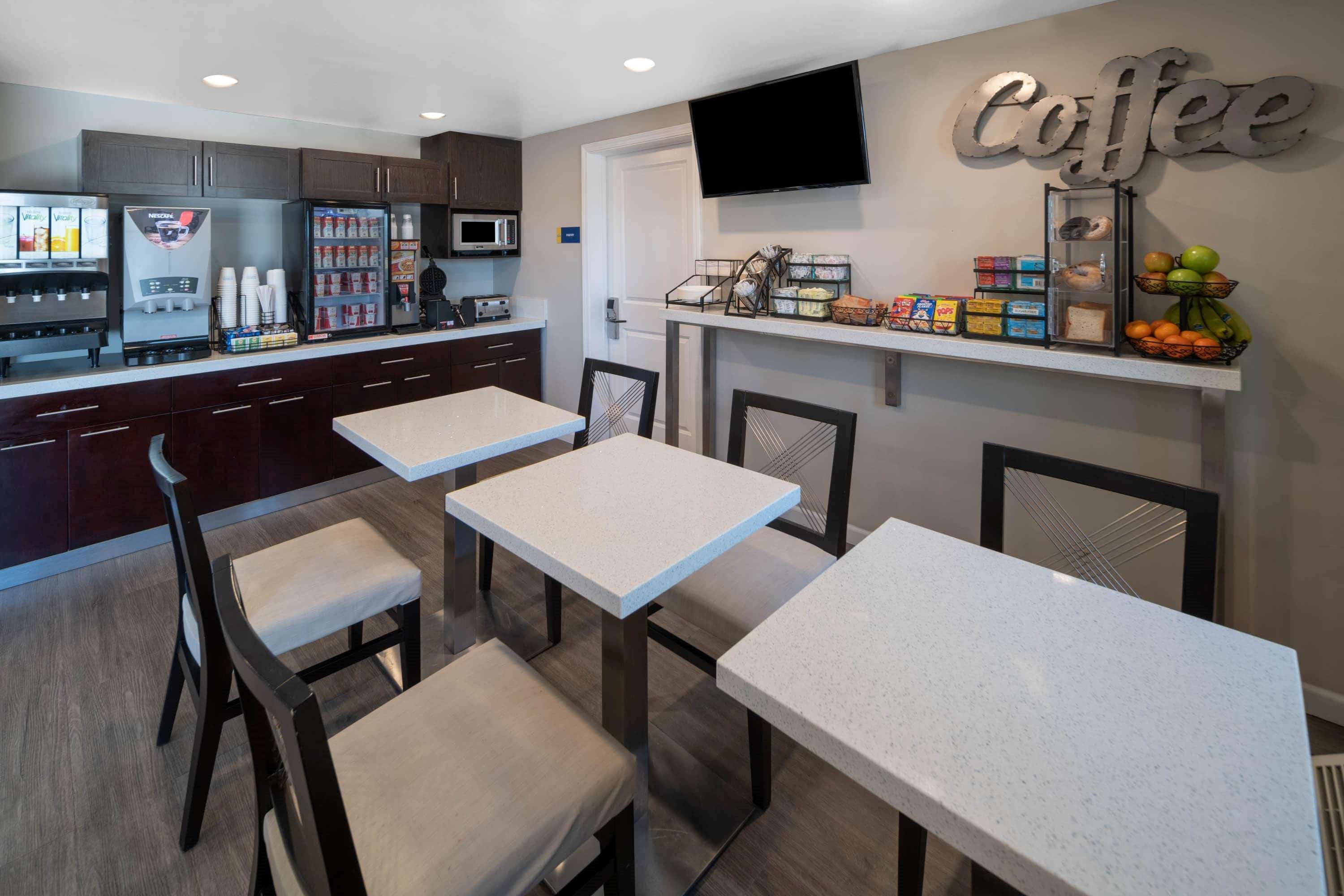 Days Inn By Wyndham Galt - Elk Grove South Exteriör bild