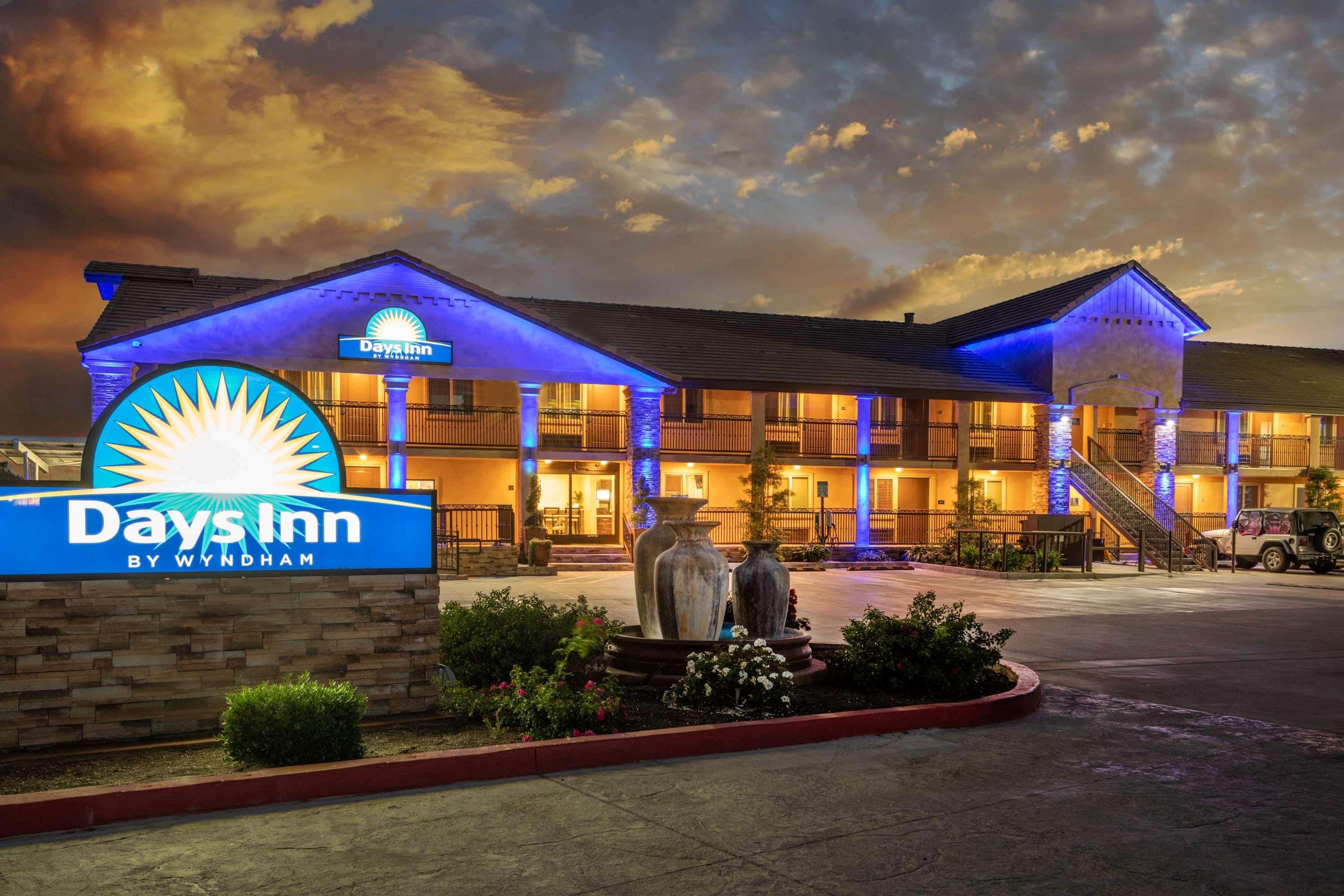 Days Inn By Wyndham Galt - Elk Grove South Exteriör bild