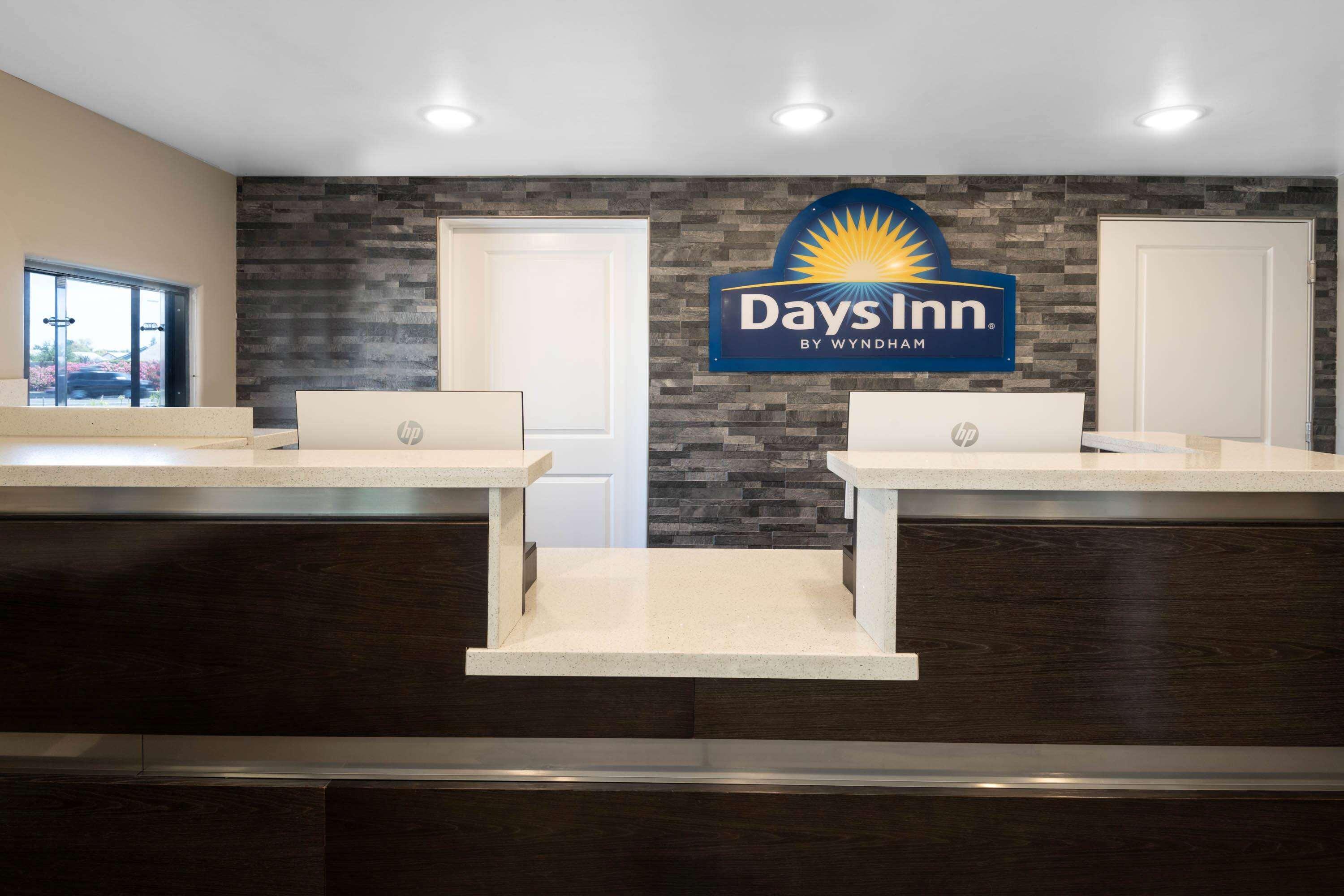 Days Inn By Wyndham Galt - Elk Grove South Exteriör bild
