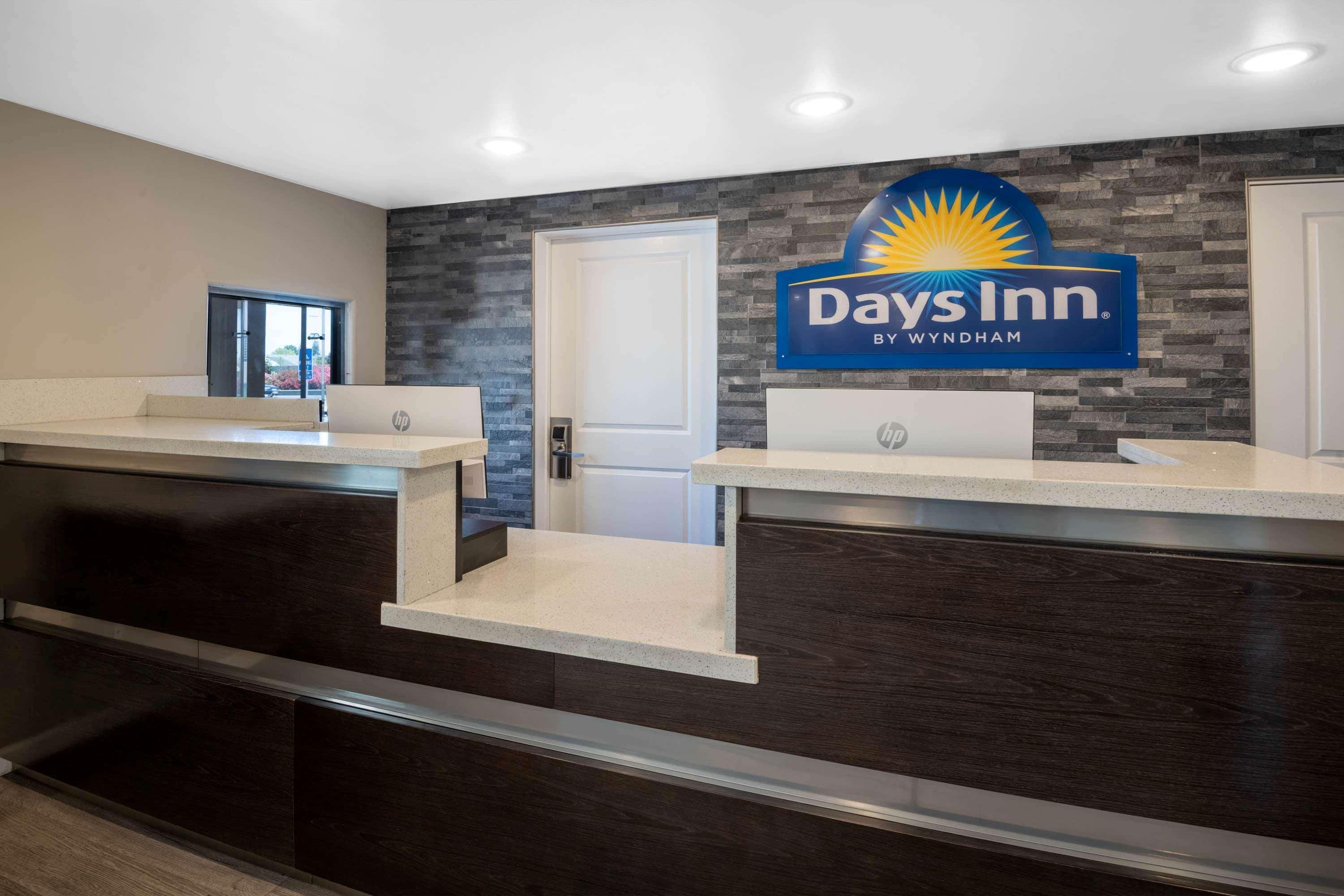 Days Inn By Wyndham Galt - Elk Grove South Exteriör bild